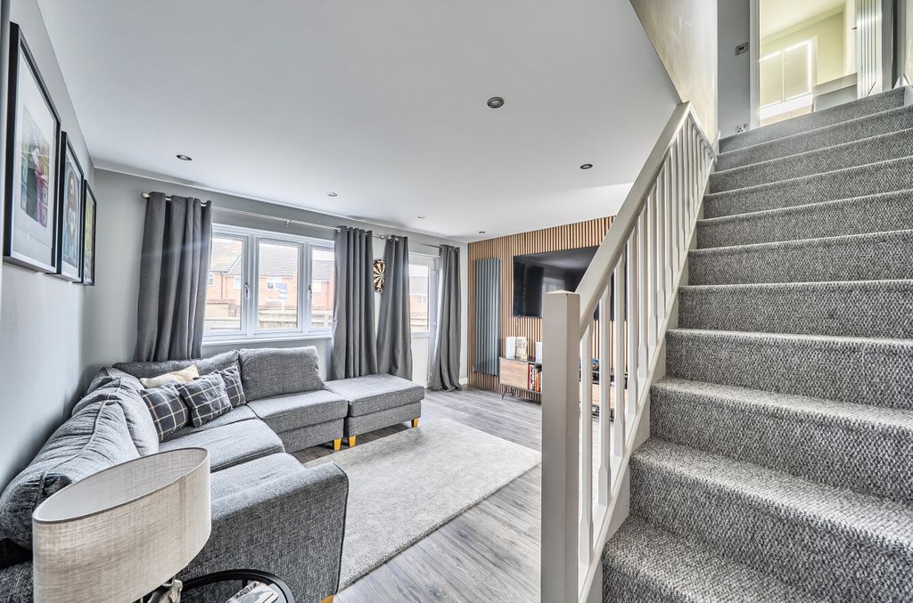 Property photo 2 of 19 1393525-1-694Ab20...