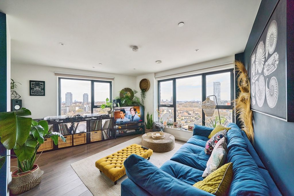 Property photo 3 of 18 Pbox-Img.Jpg