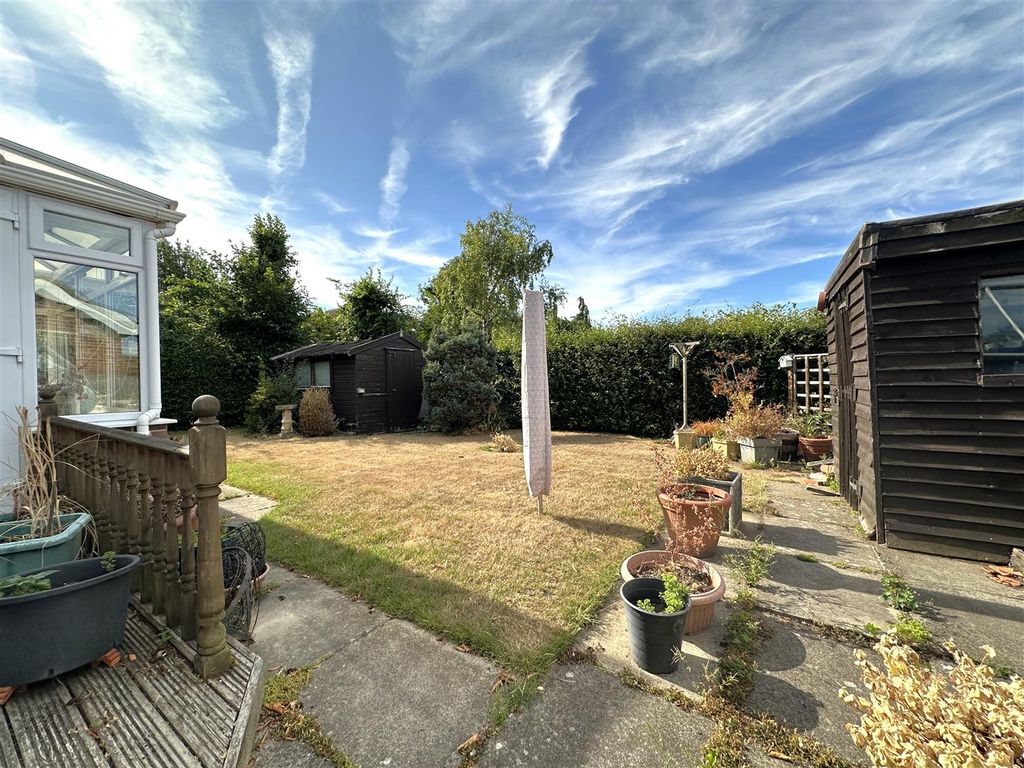 Property photo 3 of 22 Well-Appointed Private Garden 754