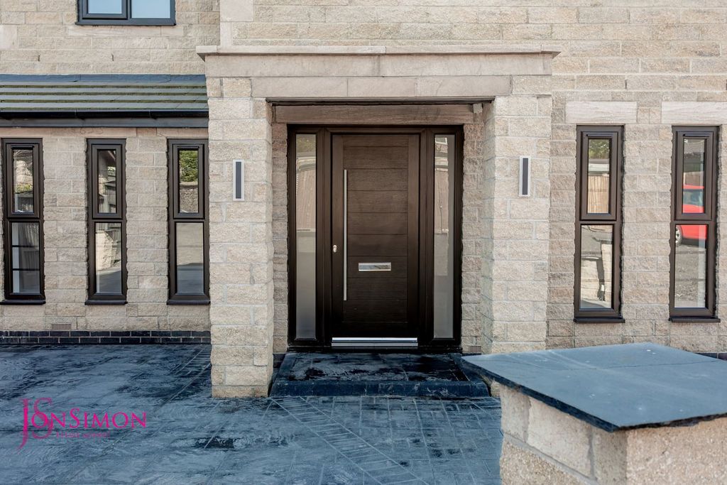Property photo 2 of 66