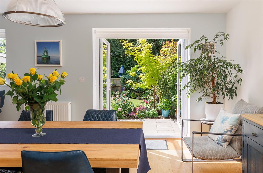 Property photo 2 of 31