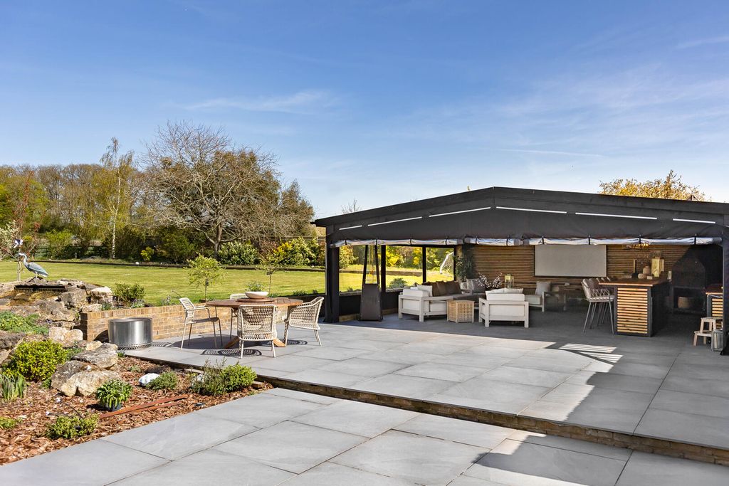 Property photo 3 of 74 Terrace / Patio