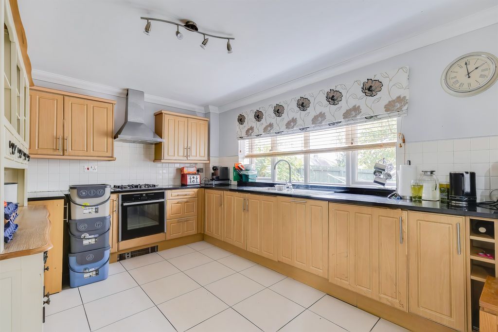 Property photo 2 of 31