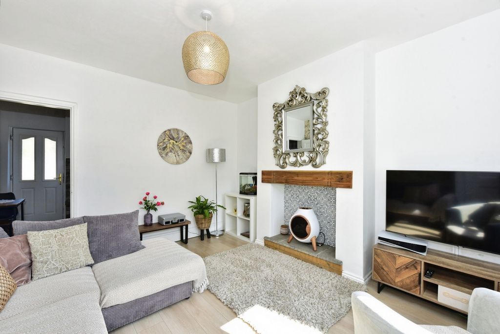 Property photo 3 of 11 Pbox-Img.Jpg
