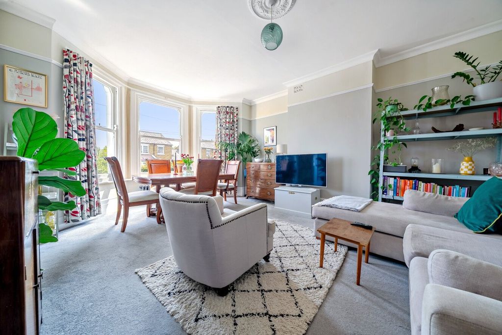 Property photo 2 of 19 Picture No. 32