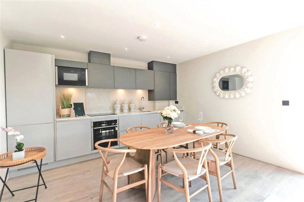 Property photo 3 of 11 Kitchen / Dining