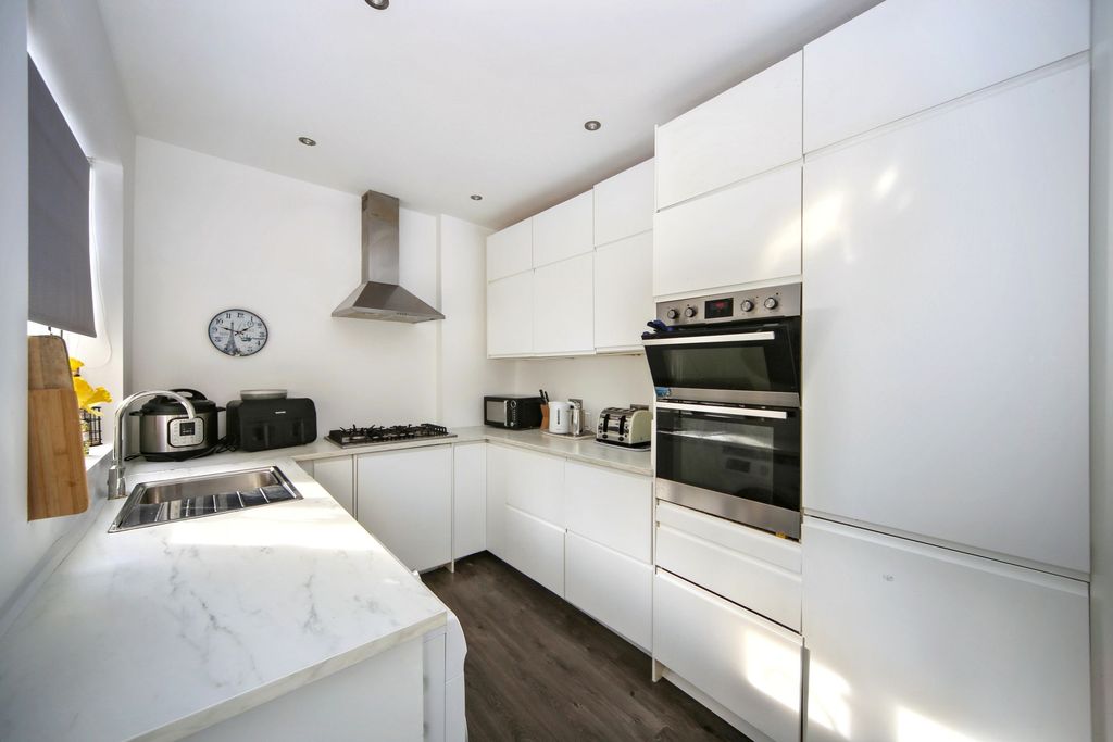 Property photo 3 of 22