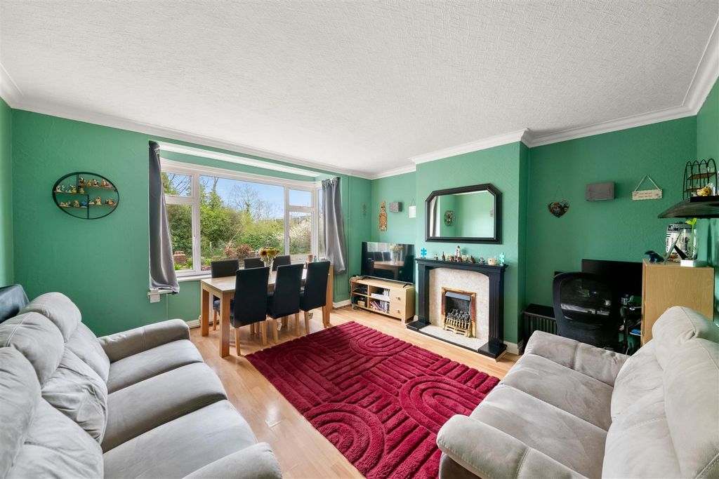 Property photo 2 of 23