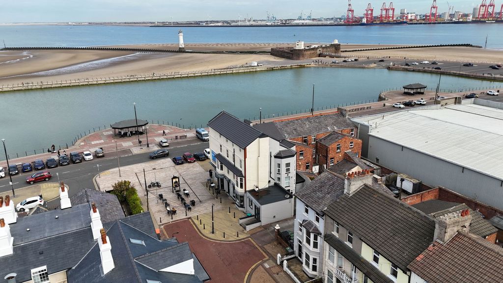 Property photo 2 of 40