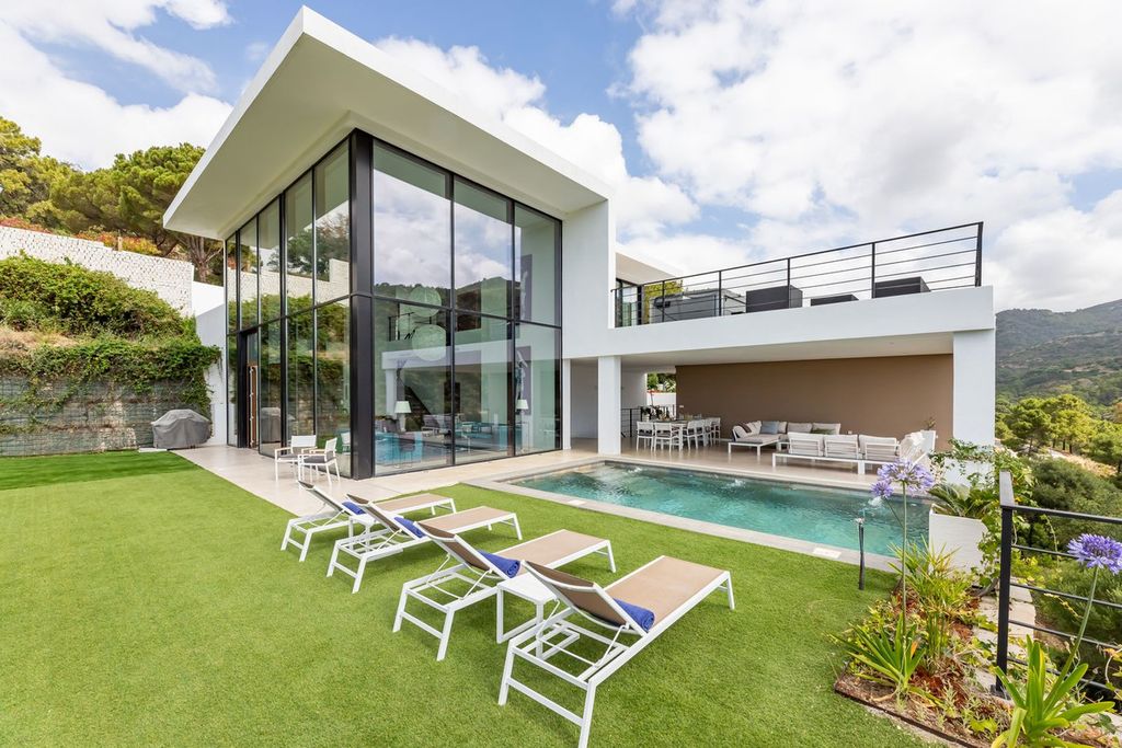 Property photo 1 of 50