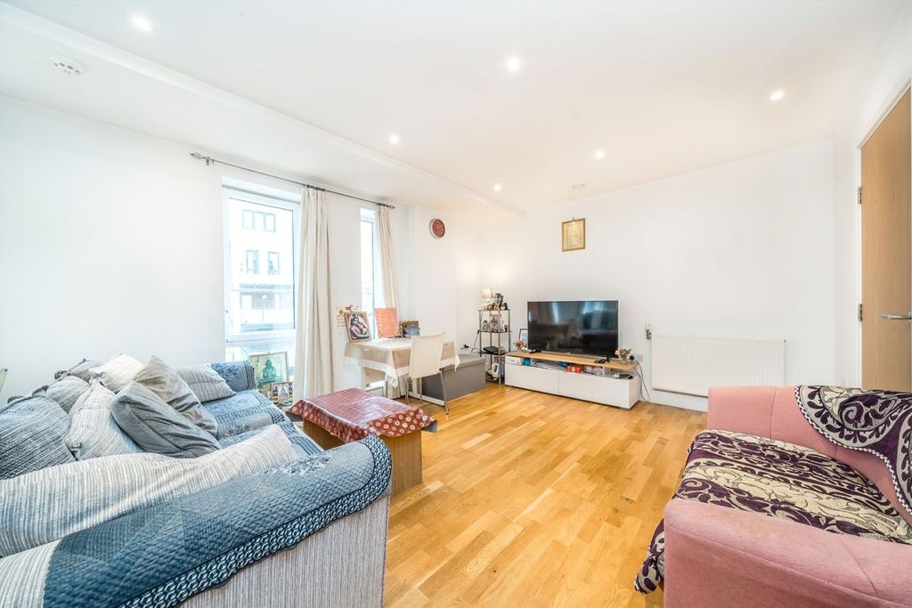 Property photo 2 of 8