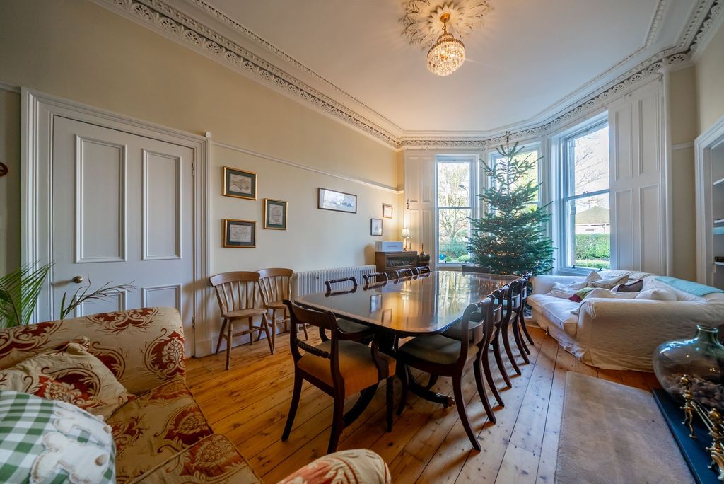 Property photo 3 of 32