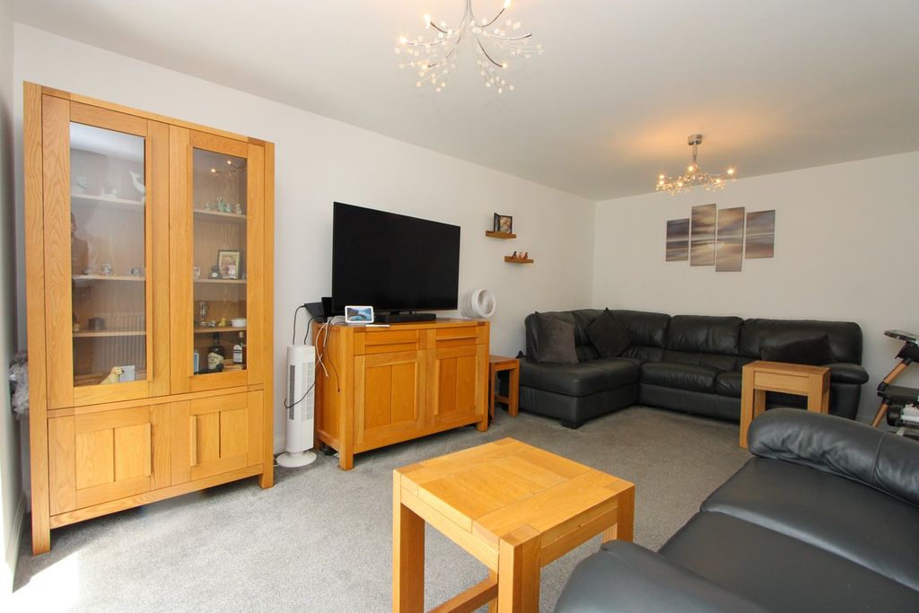 Property photo 3 of 25