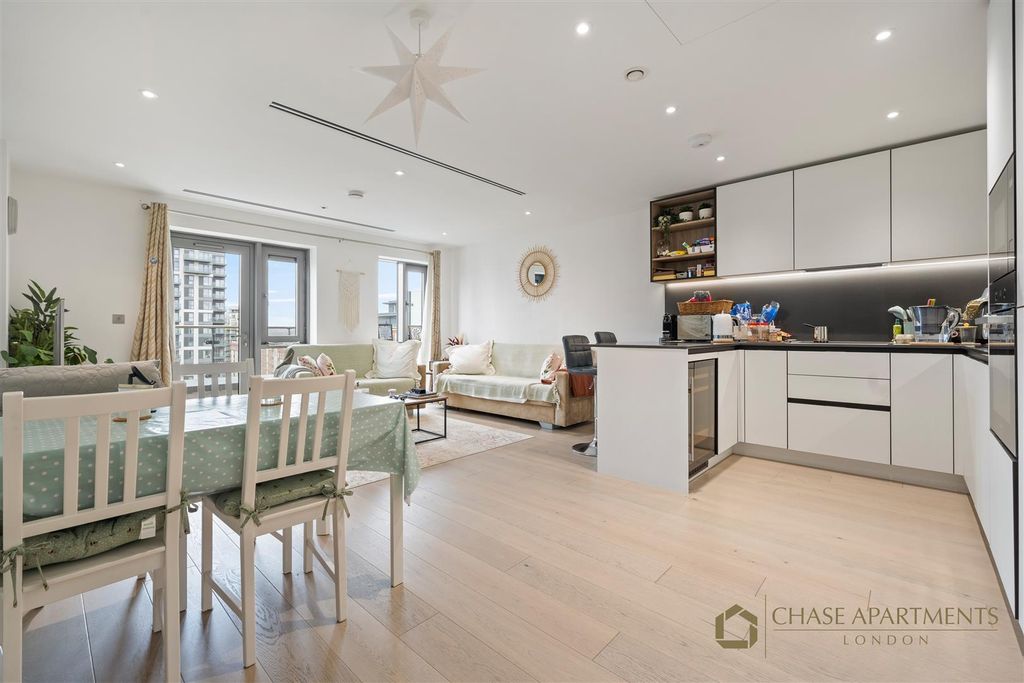 Property photo 2 of 11 Fermont House Nw9 4Fg-1.Jpg