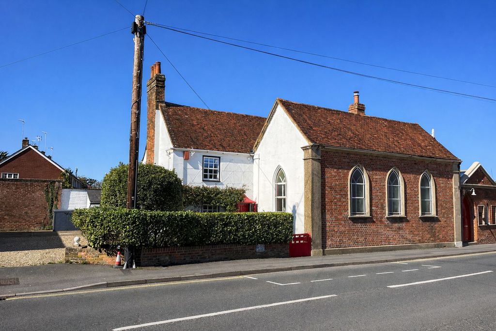 3 bed detached house for saleLyndhurst Road, Brockenhurst SO42