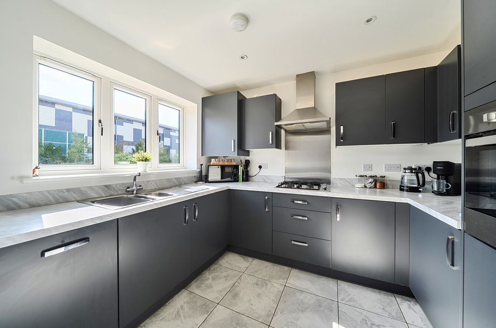 Property photo 2 of 14 1501831-2-6A74Acb...