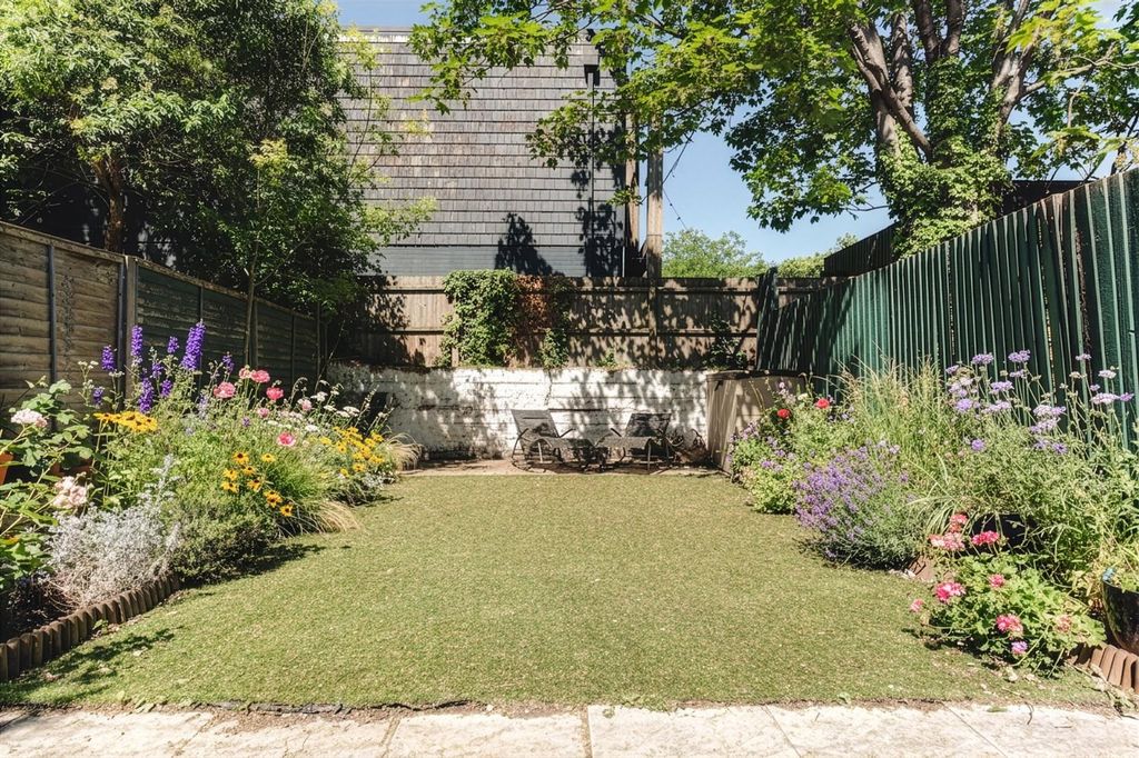 Property photo 3 of 20 Graham Road-14A.Jpg