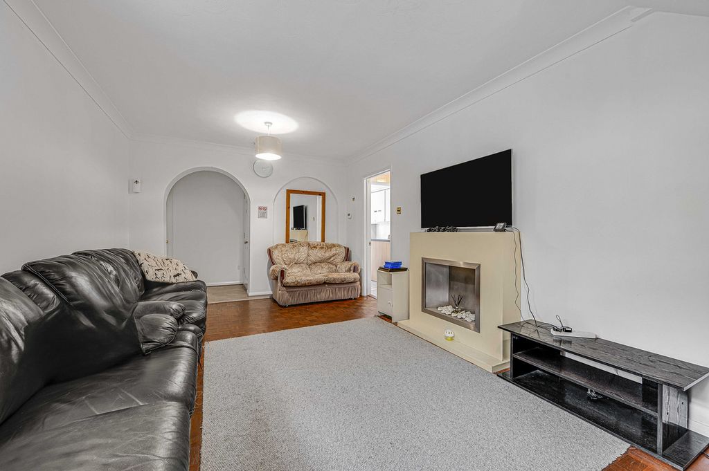 Property photo 3 of 25