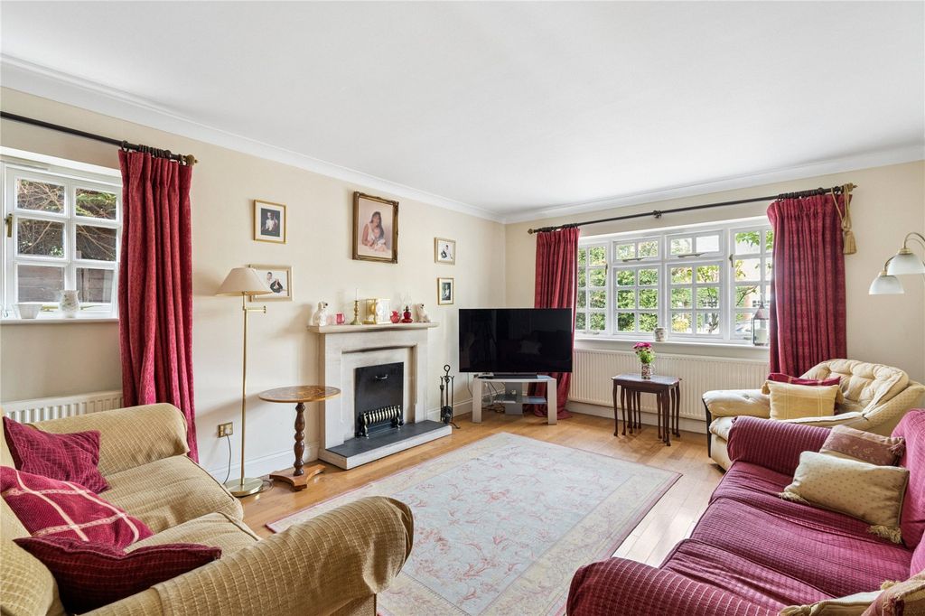 Property photo 3 of 21 Sitting Room