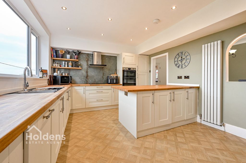 Property photo 2 of 31