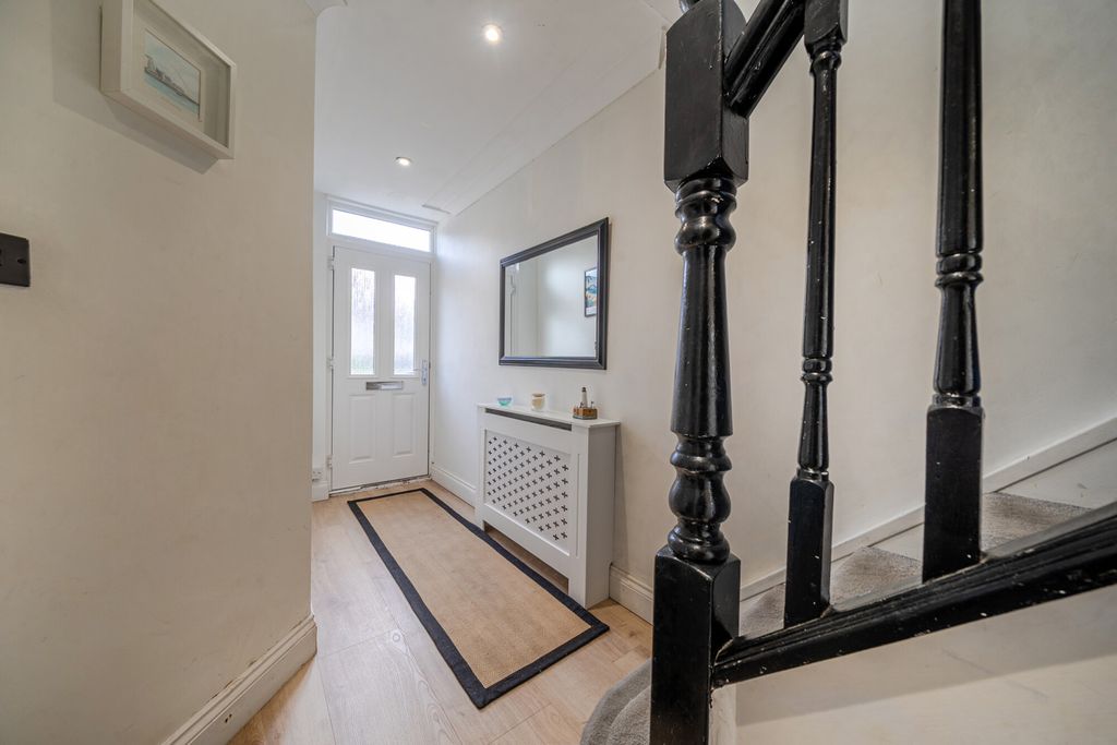 Property photo 2 of 19 1522481-1-6Ab2494...