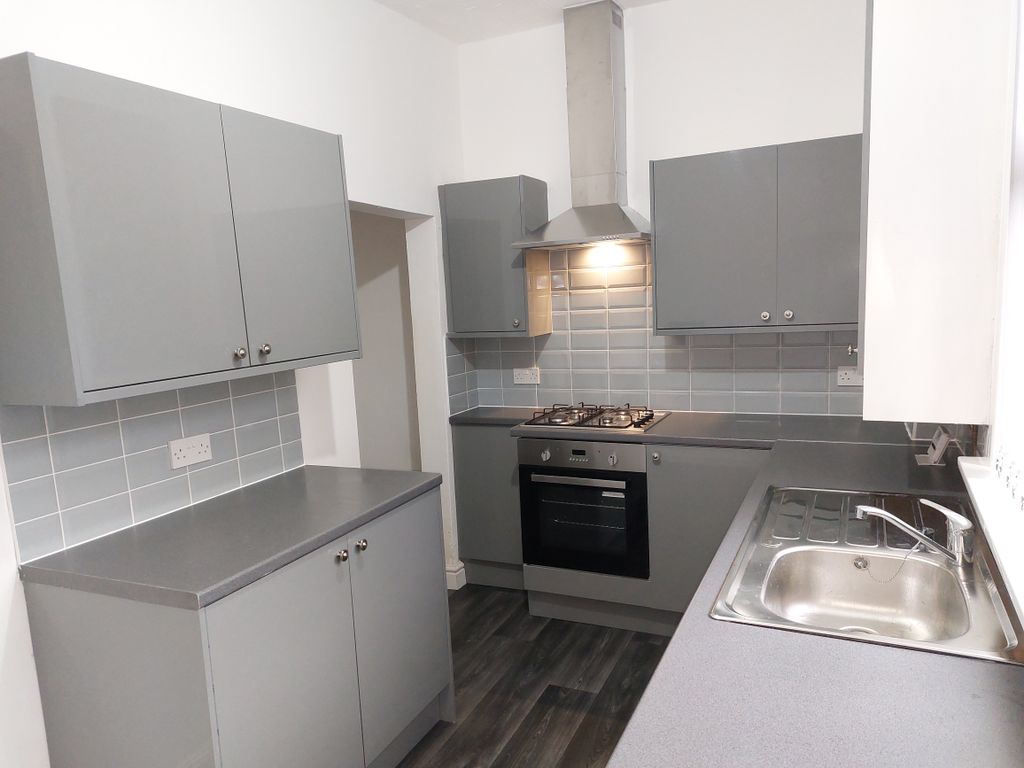 Property photo 3 of 10 Kitchen