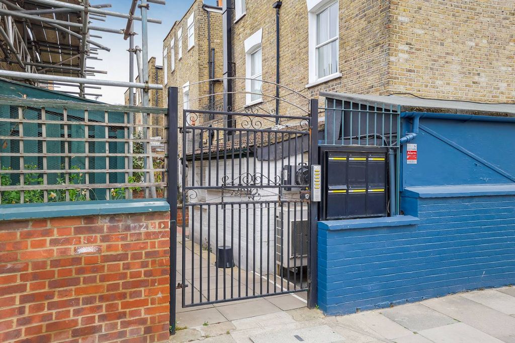 Property photo 2 of 9