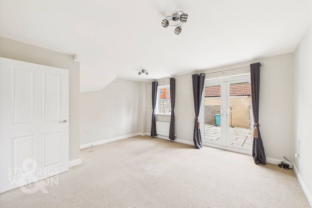 Property photo 3 of 18