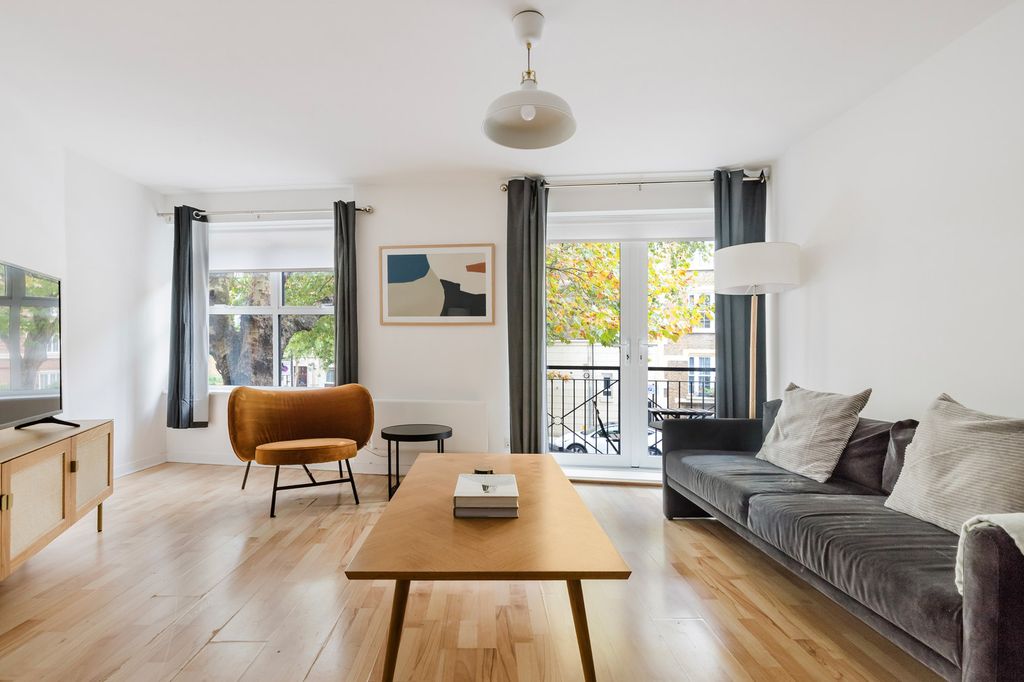 Property photo 1 of 23 Living Room