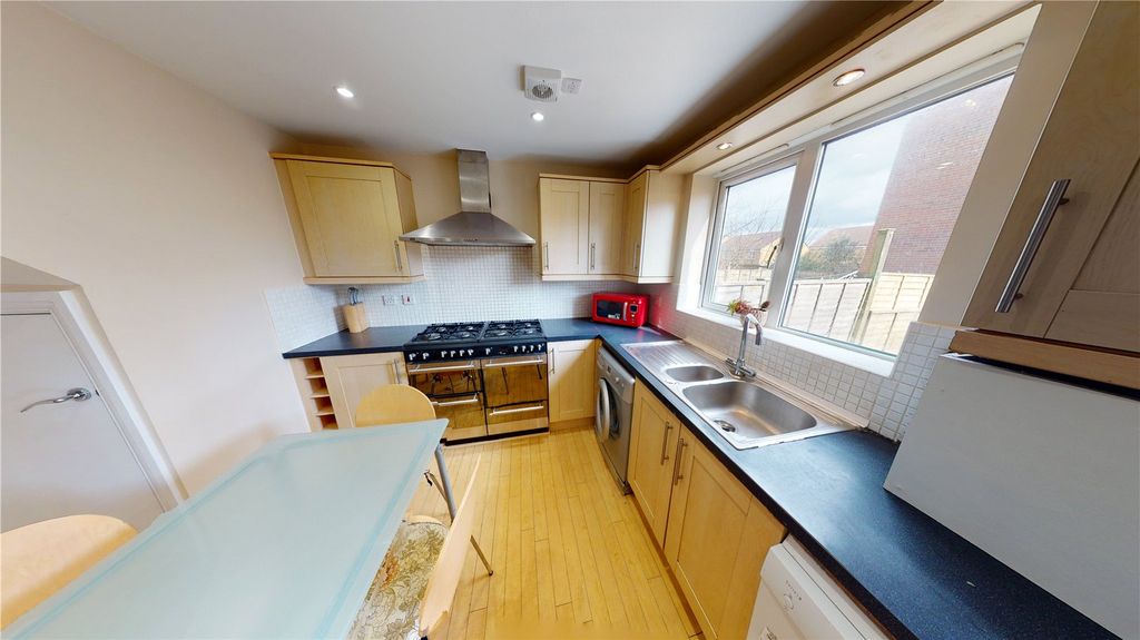 Property photo 3 of 16 Picture No. 15