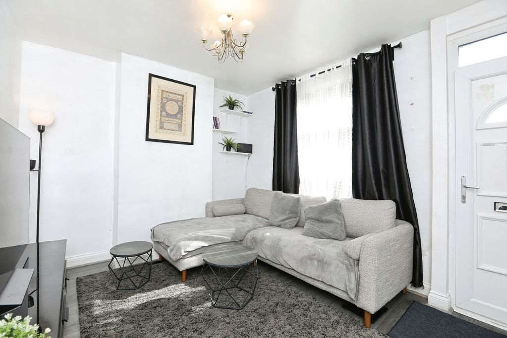 Property photo 2 of 15 Pbox-Img.Jpg