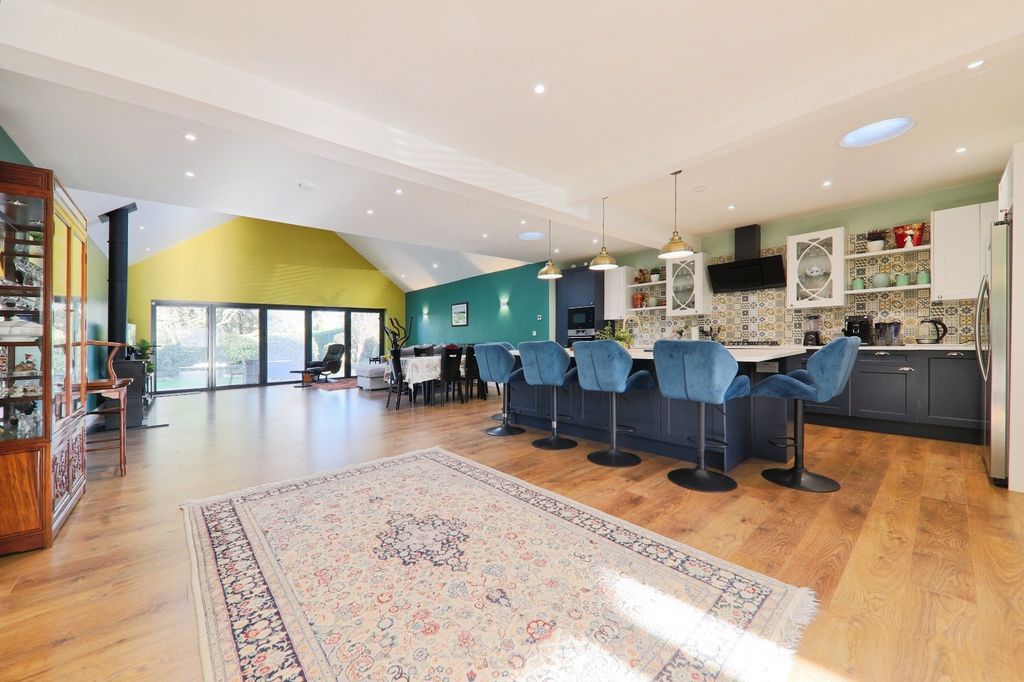 Property photo 3 of 18 4647556