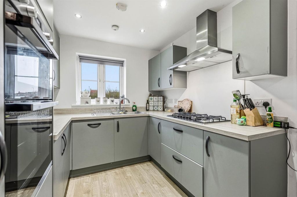 Property photo 3 of 15 Kitchen Area