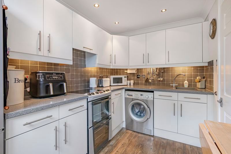 Property photo 3 of 19 Kitchen