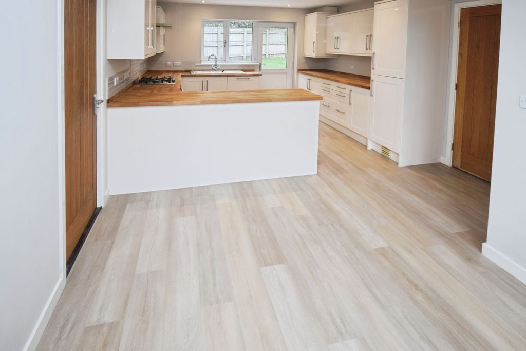 Property photo 3 of 14 36Cbabc4-Kit 20Diner 202