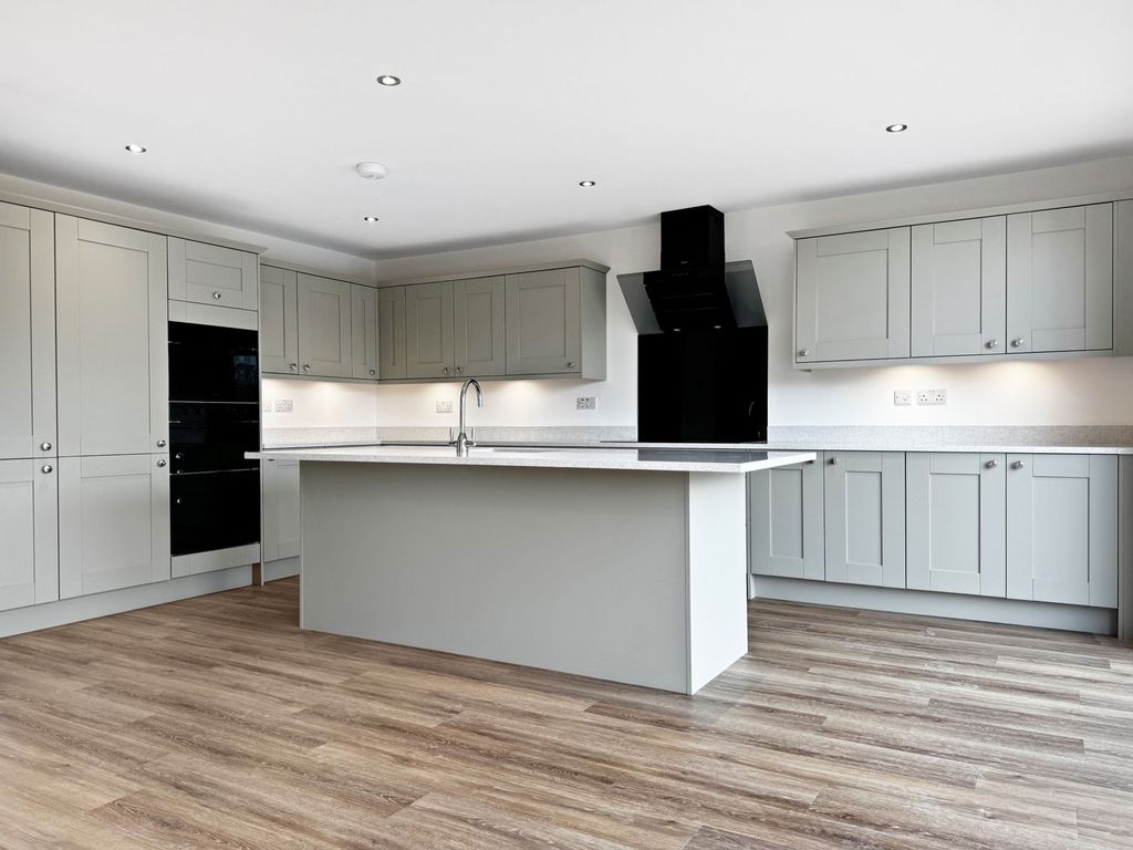 Property photo 3 of 54