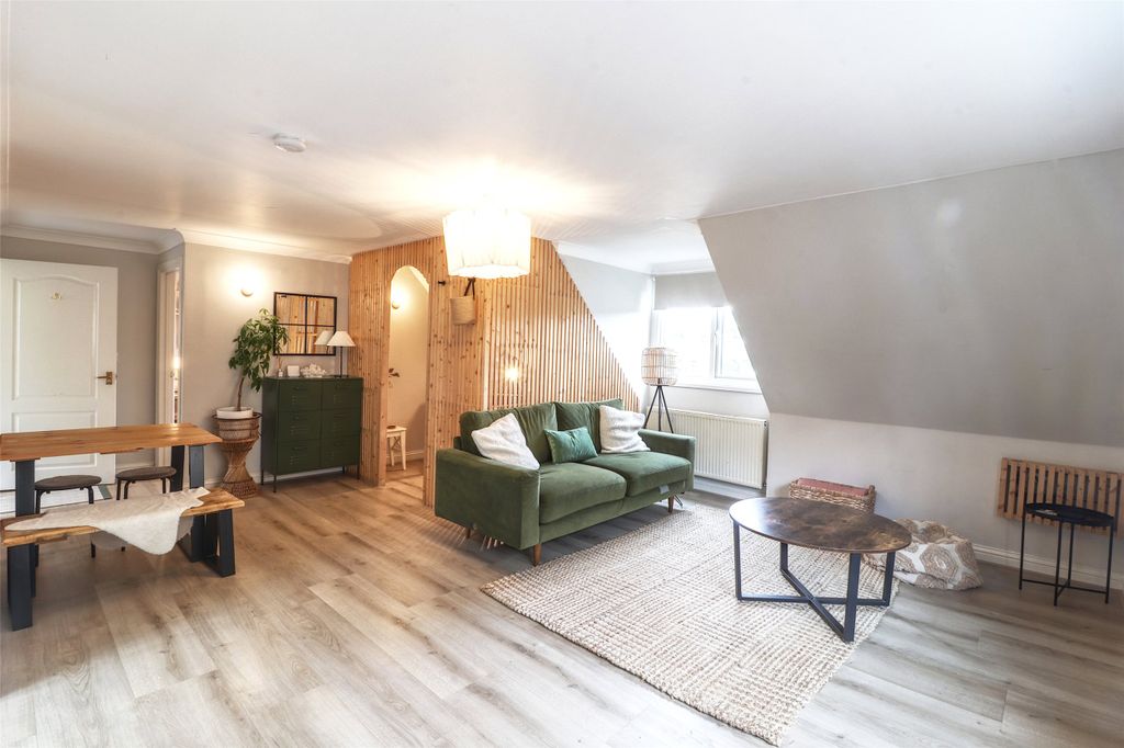 Property photo 2 of 17 Picture No. 18