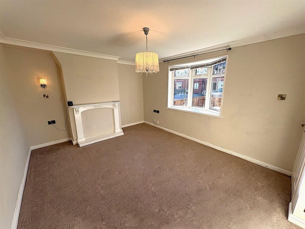 Property photo 2 of 12 Lounge