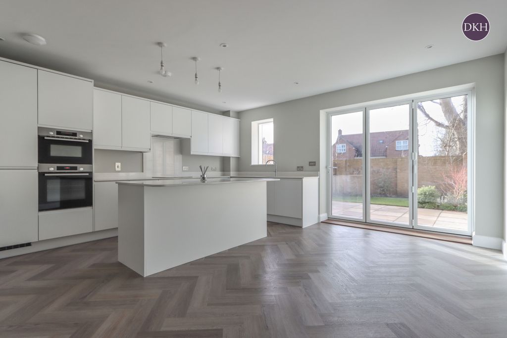 Property photo 2 of 15 Picture No. 14