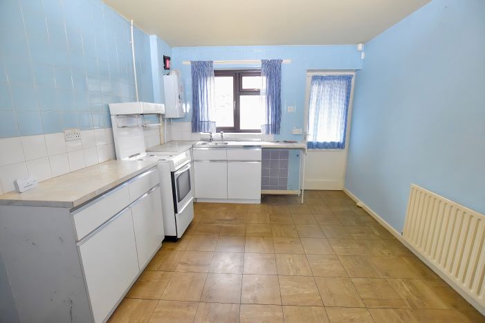 Property photo 2 of 18 Kitchen 2