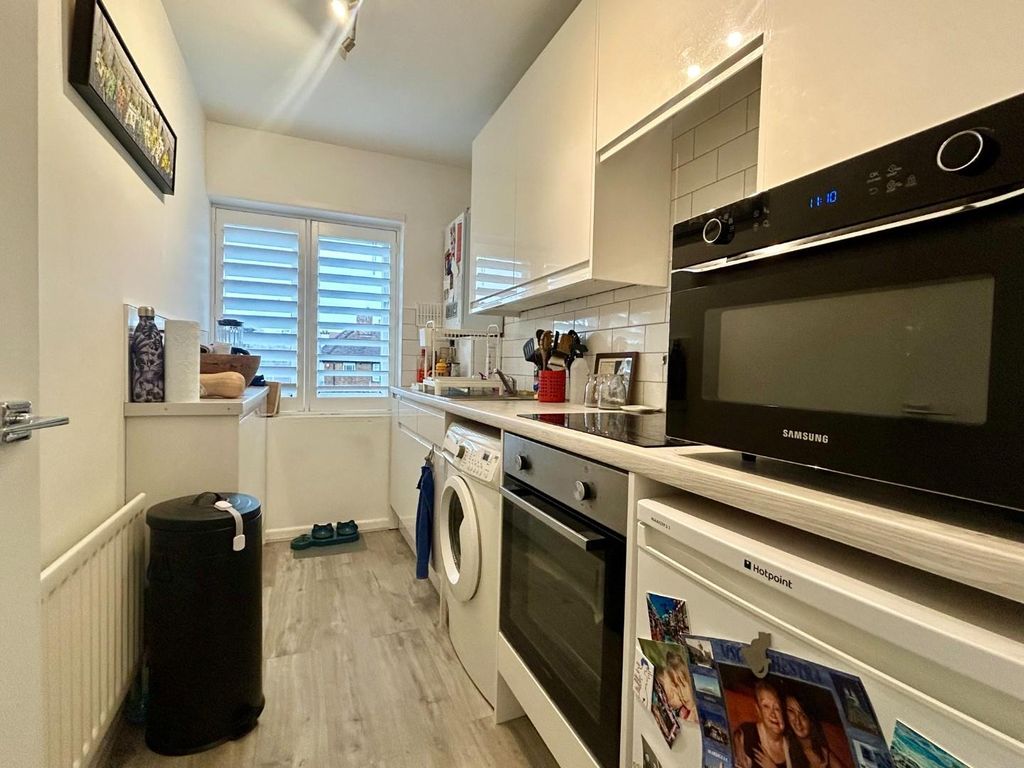 Property photo 3 of 7 Kitchen.Jpeg