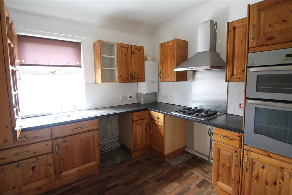 Property photo 2 of 6 Kitchen