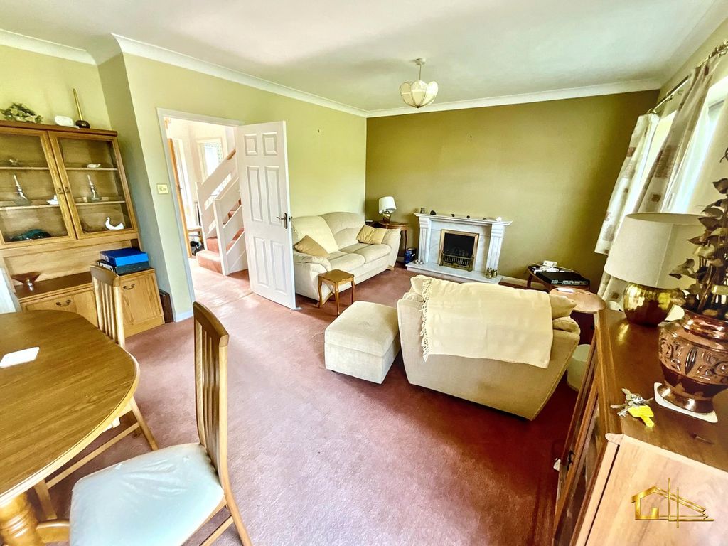 Property photo 2 of 21