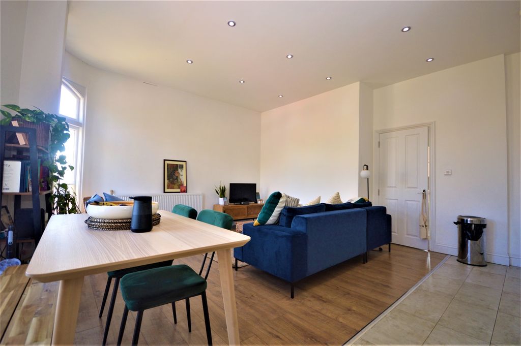 Property photo 3 of 11 Reception