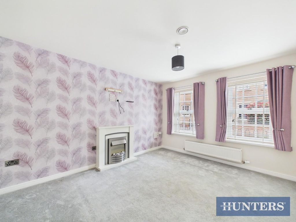 Property photo 3 of 17 Lounge