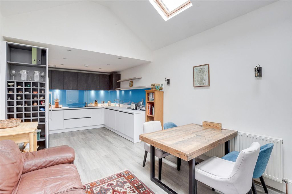 Property photo 3 of 16 2852.Jpg