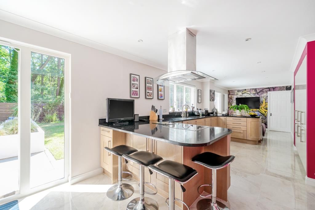 Property photo 2 of 25 Kitchen