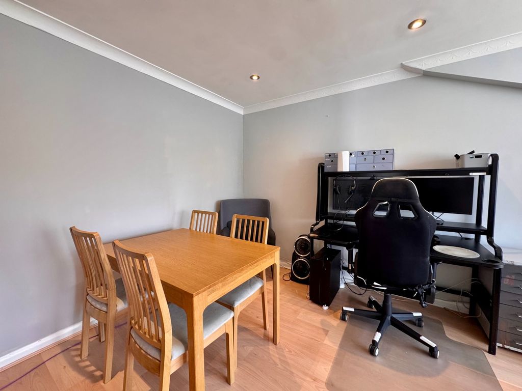 Property photo 3 of 19 5296354