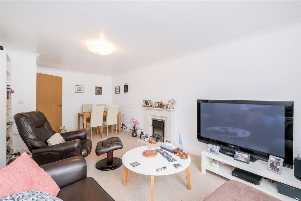 Property photo 3 of 11