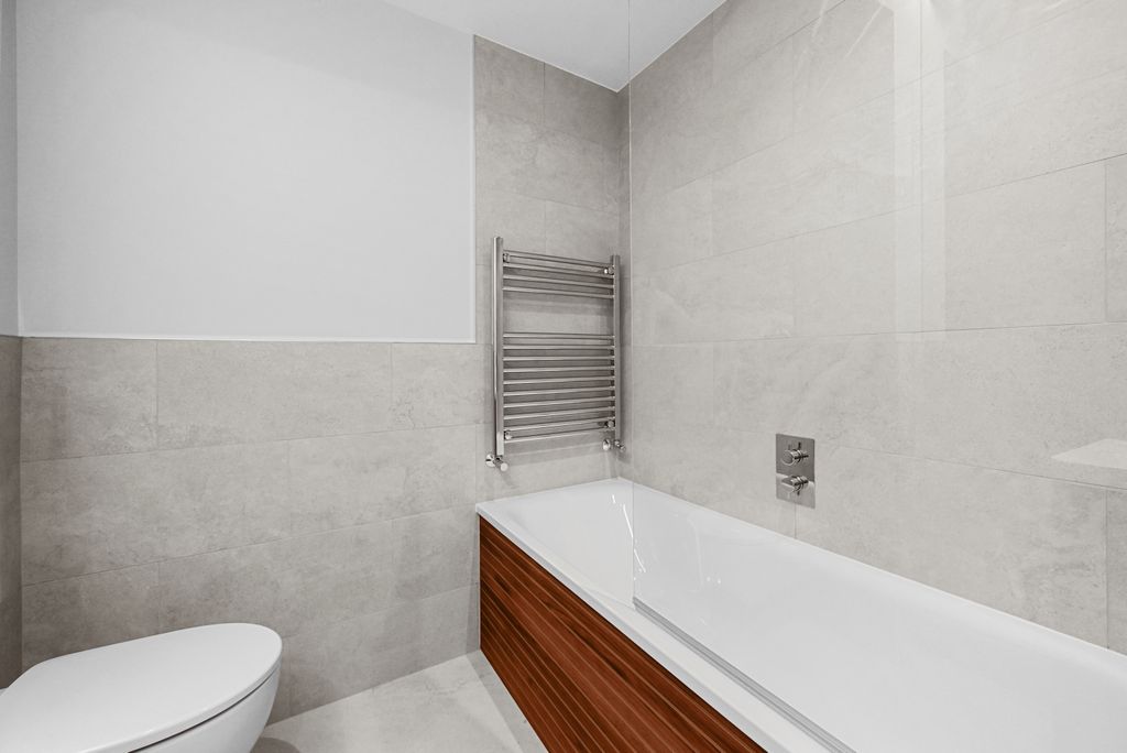 Property photo 1 of 15 01-d871Gcham - 114A Fellows Road - Bathroom 2 -Original (6).Jpg